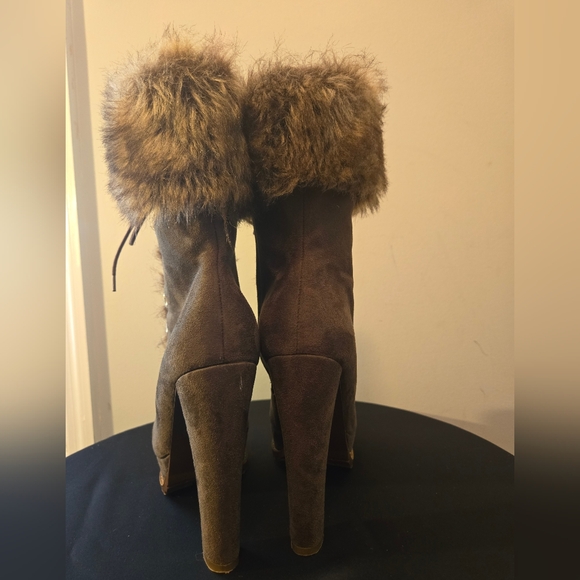 Luichiny brown suede heeled  ankle boots with faux fur trim Sz 10 - Picture 4 of 11